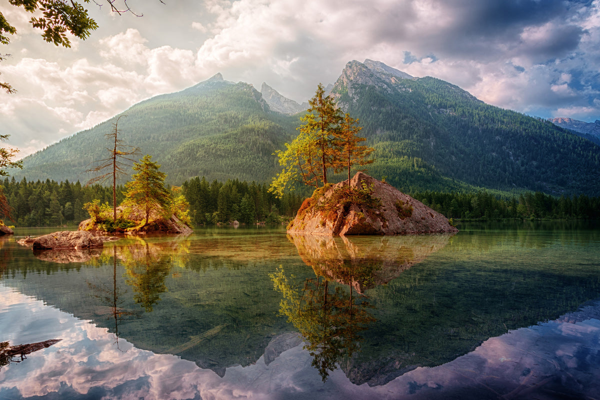 framedcanvas-print-the-clear-mountain-lake