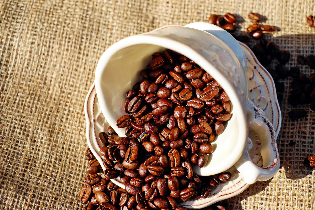 framedposter-print-coffee-beans-in-the-cup