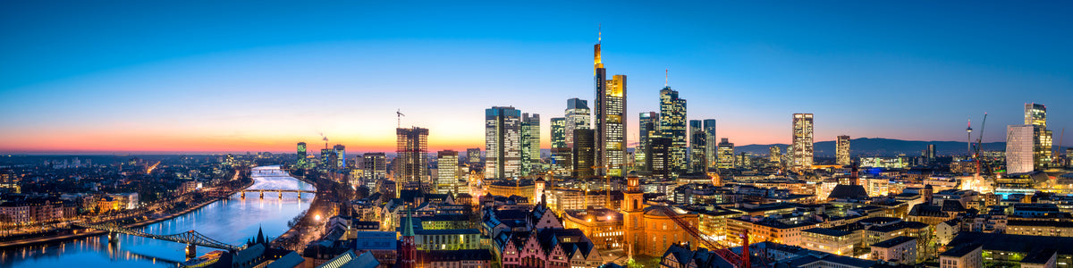 panoramic-poster-print-frankfurt-skyline-am-abend