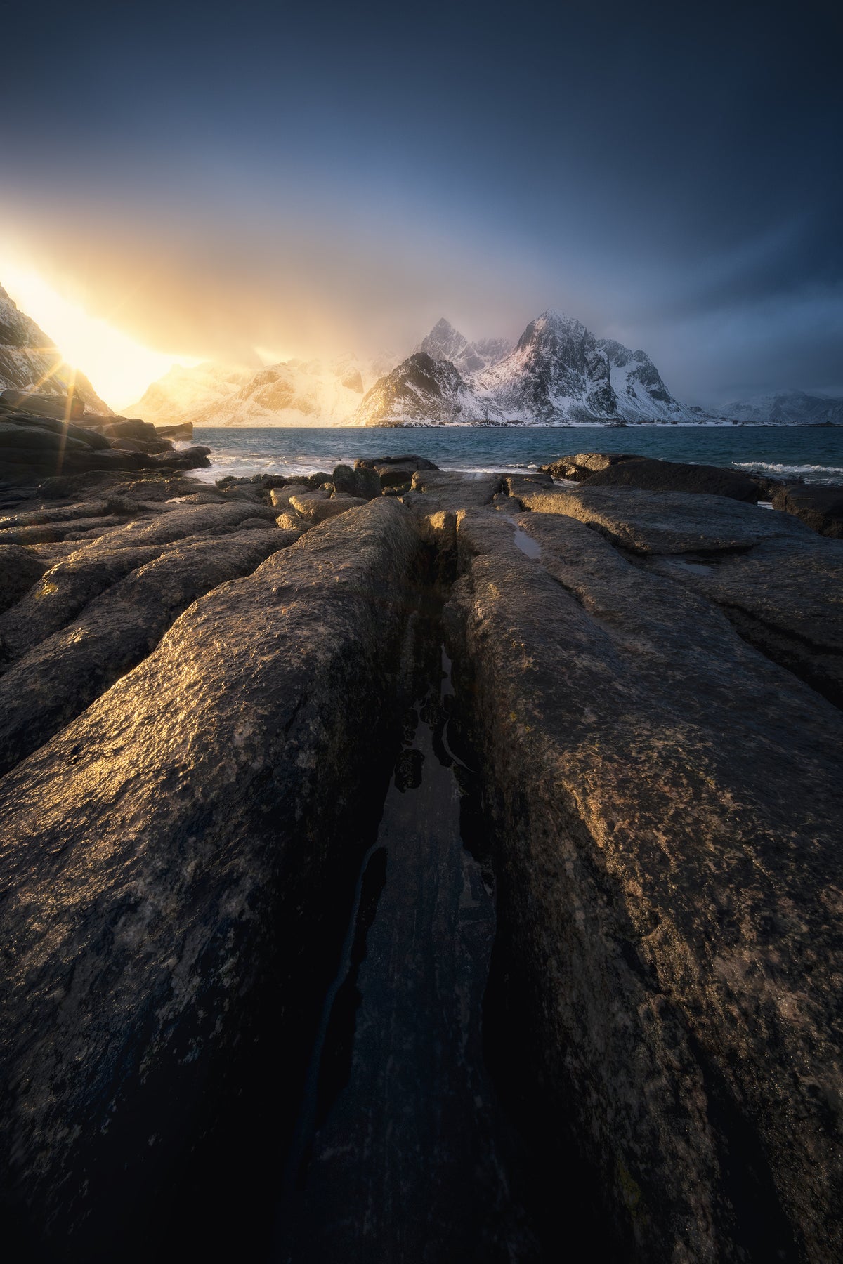 canvas-print-where-the-light-meets-the-cold