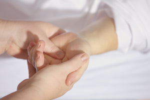 3-piece-aluminium-print-hand-massage