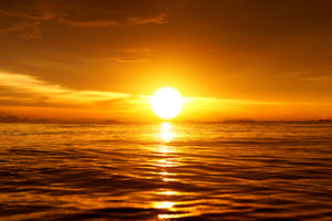 modern-3-piece-canvas-print-glowing-sunset-on-the-water