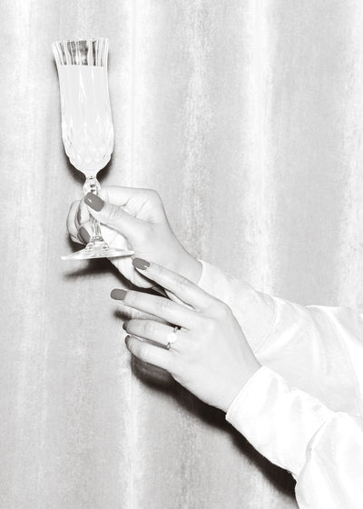 poster-print-hands-drink-black-and-white