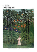 framedcanvas-print-femme-se-promenant-dans-une-foret-exotique