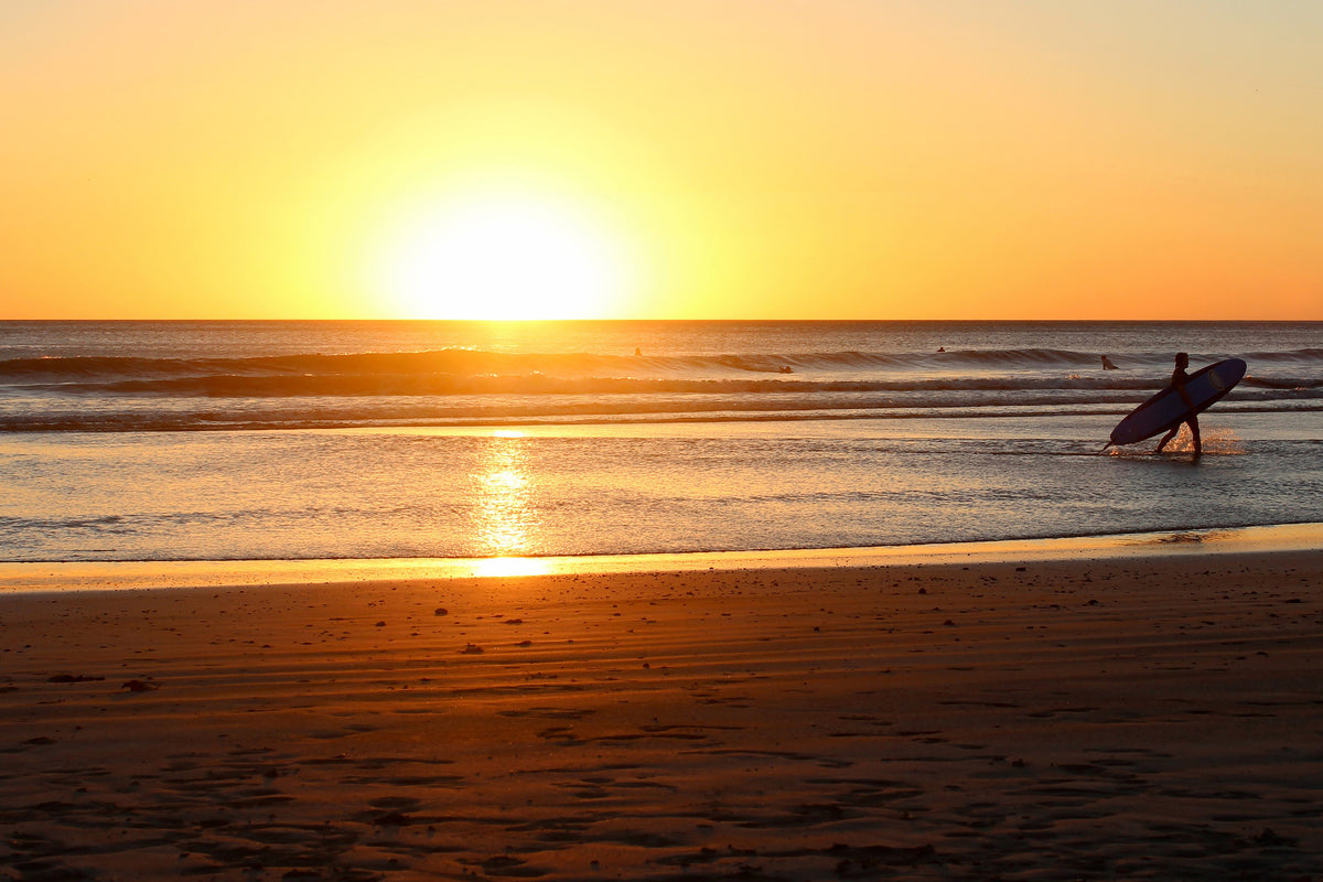 framedcanvas-print-the-lonely-surfer