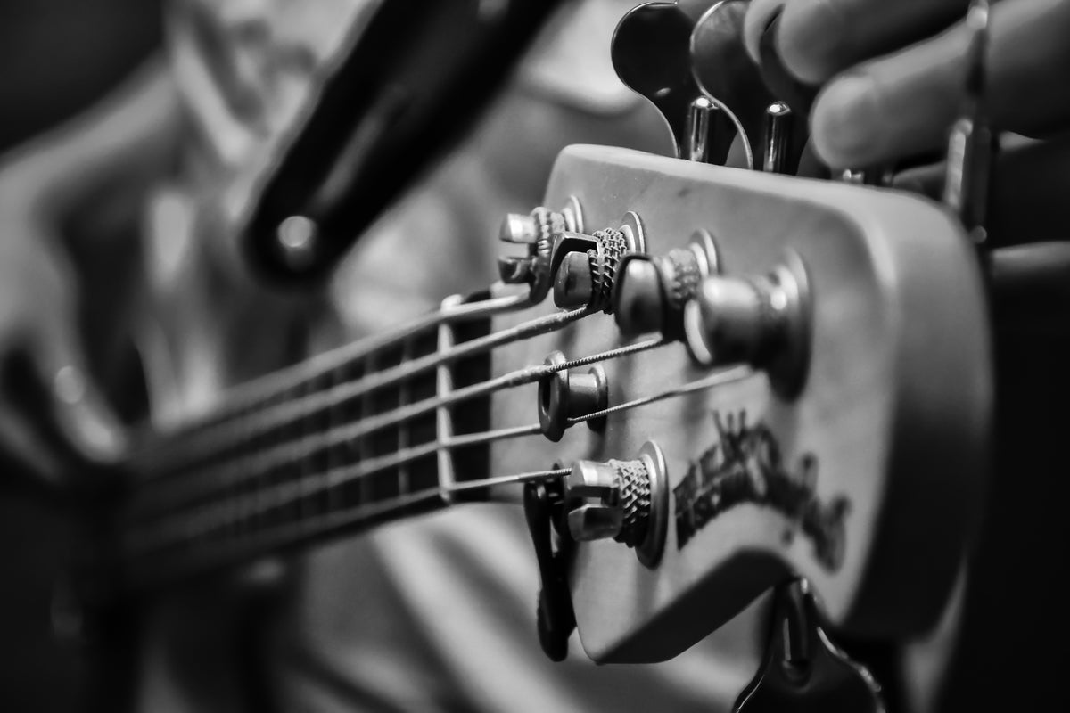 acrylic-print-close-up-guitarist