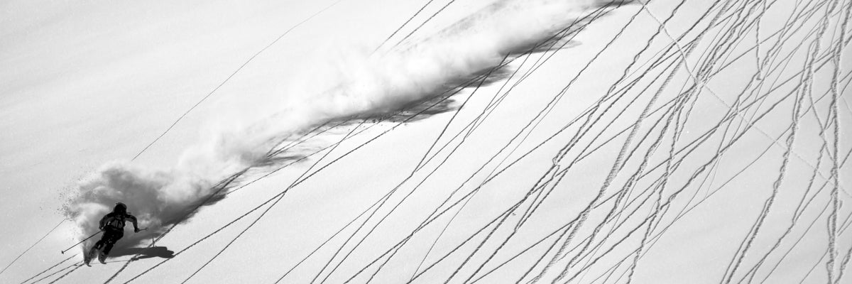 panoramic-canvas-print-skiing-powder-panorama