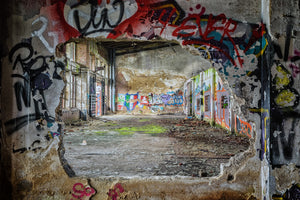 aluminium-print-graffiti-in-old-warehouse