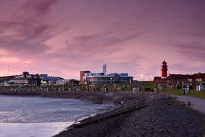 modern-3-piece-canvas-print-buesum-strandpromenade-mit-leuchtturm