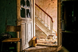canvas-print-crumbled-stairs
