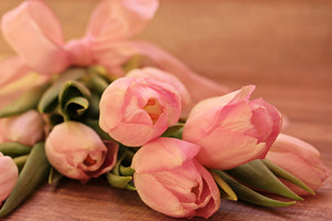 modern-3-piece-acrylic-print-romantic-tulip-bouquet