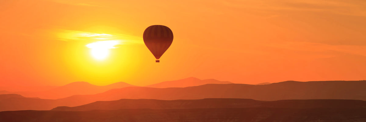 panoramic-aluminium-print-hot-air-balloon-at-sunset-panorama