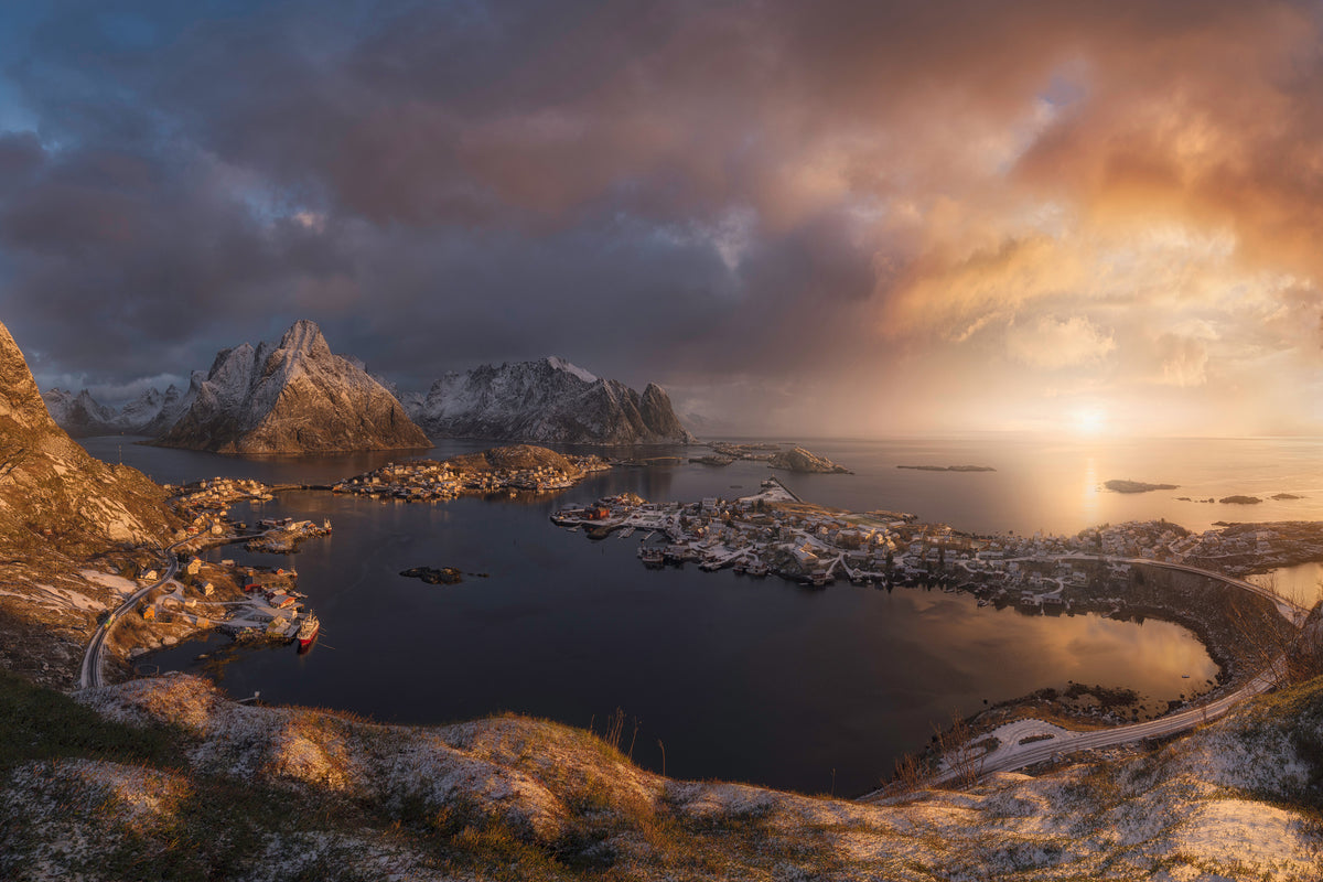 canvas-print-sunrise-over-reine