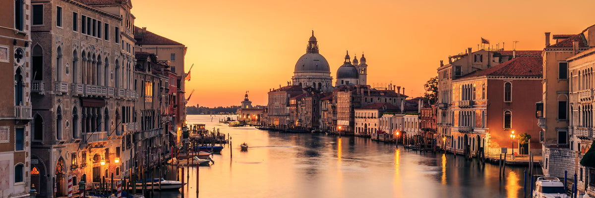 panoramic-canvas-print-dawn-on-venice-panorama