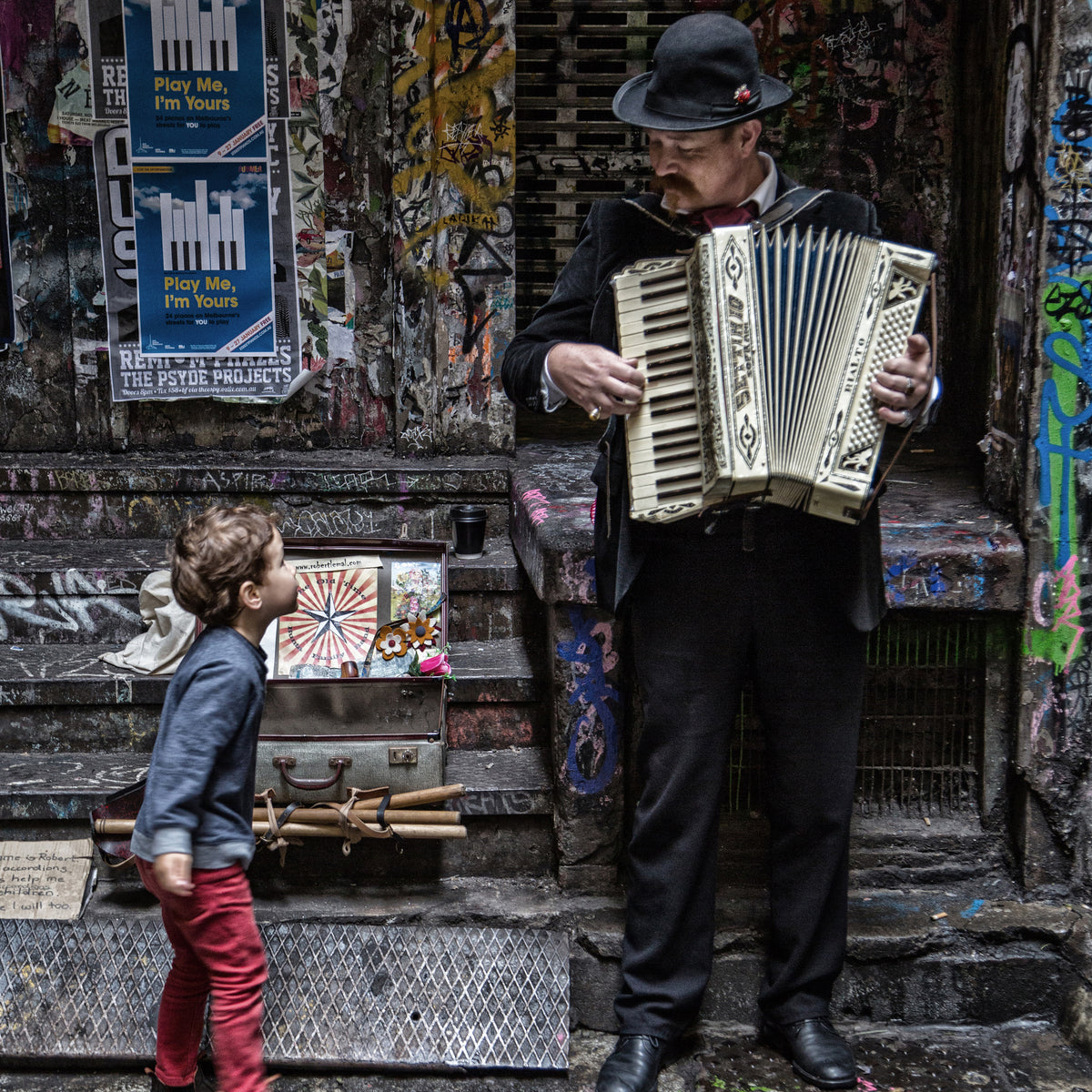 aluminium-print-the-busker-and-the-boy