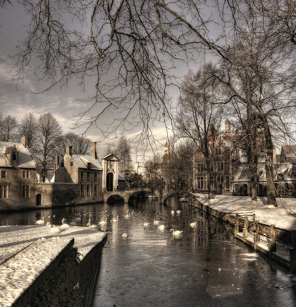 9-piece-aluminium-print-bruges-in-christmas-dress-2