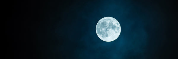 panoramic-canvas-print-imposing-full-moon-panorama