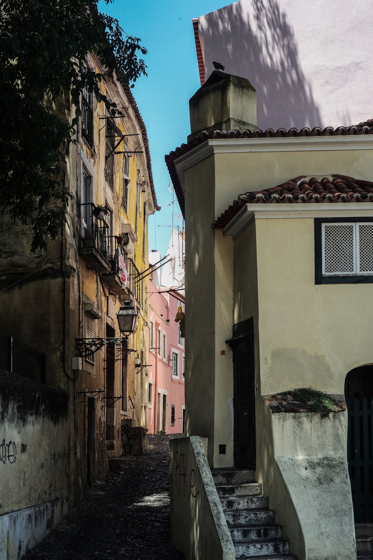 canvas-print-narrow-european-street-scene