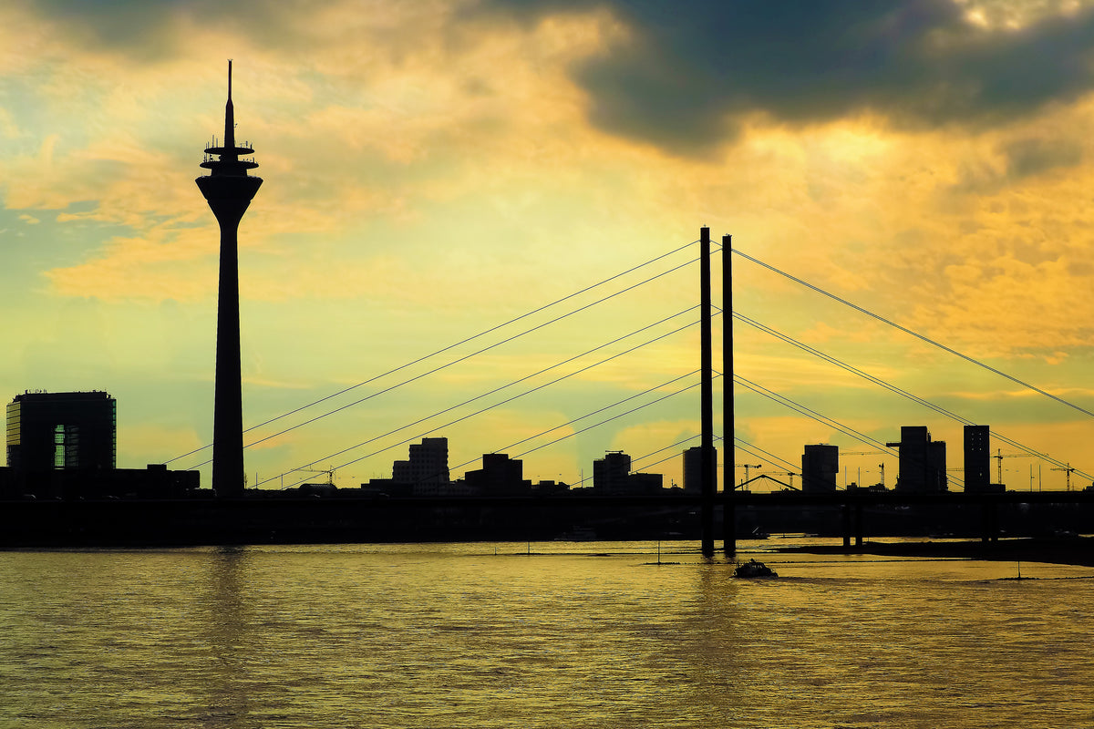 framedcanvas-print-skyline-in-the-evening-light