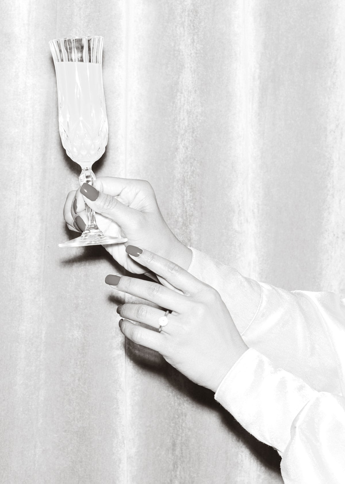 canvas-print-hands-drink-black-and-white