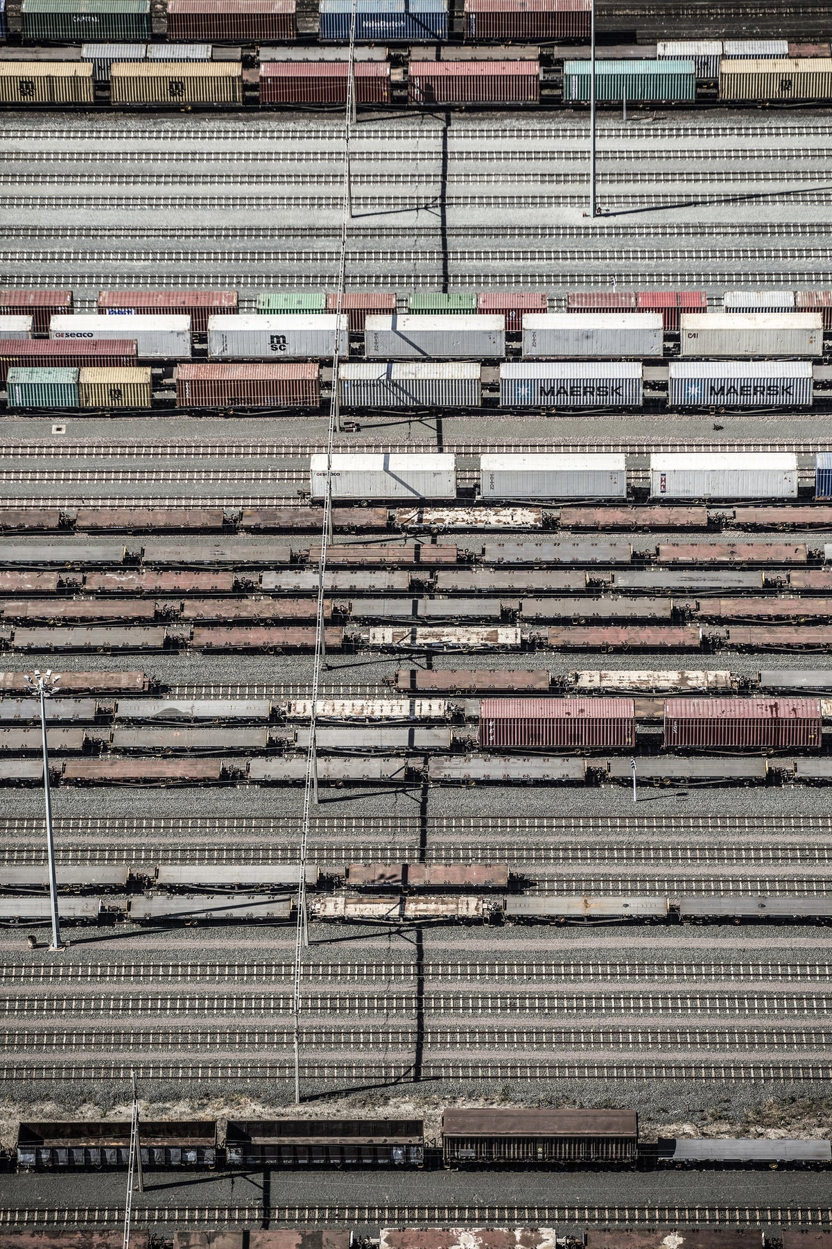 aluminium-print-symmetry-of-tracks