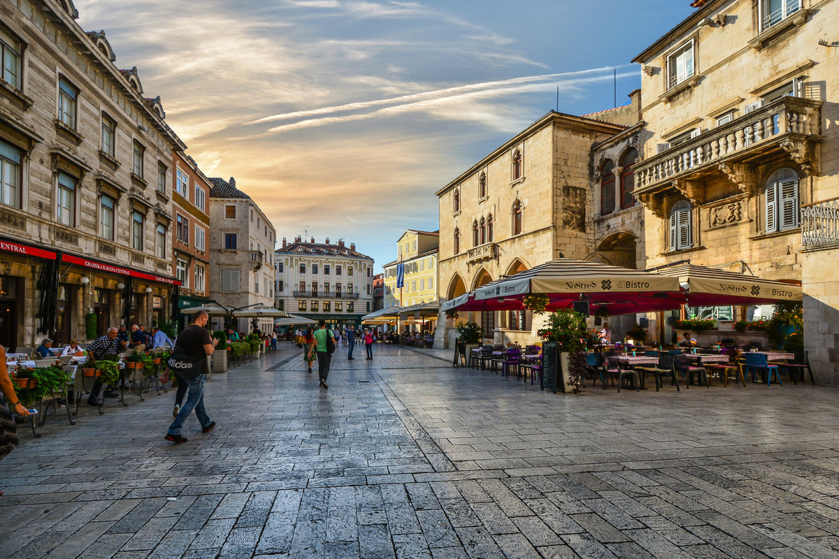 framedcanvas-print-shopping-street