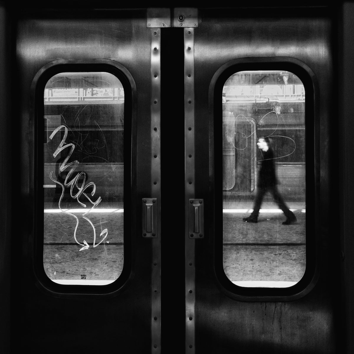 4-piece-aluminium-print-a-lonely-passage