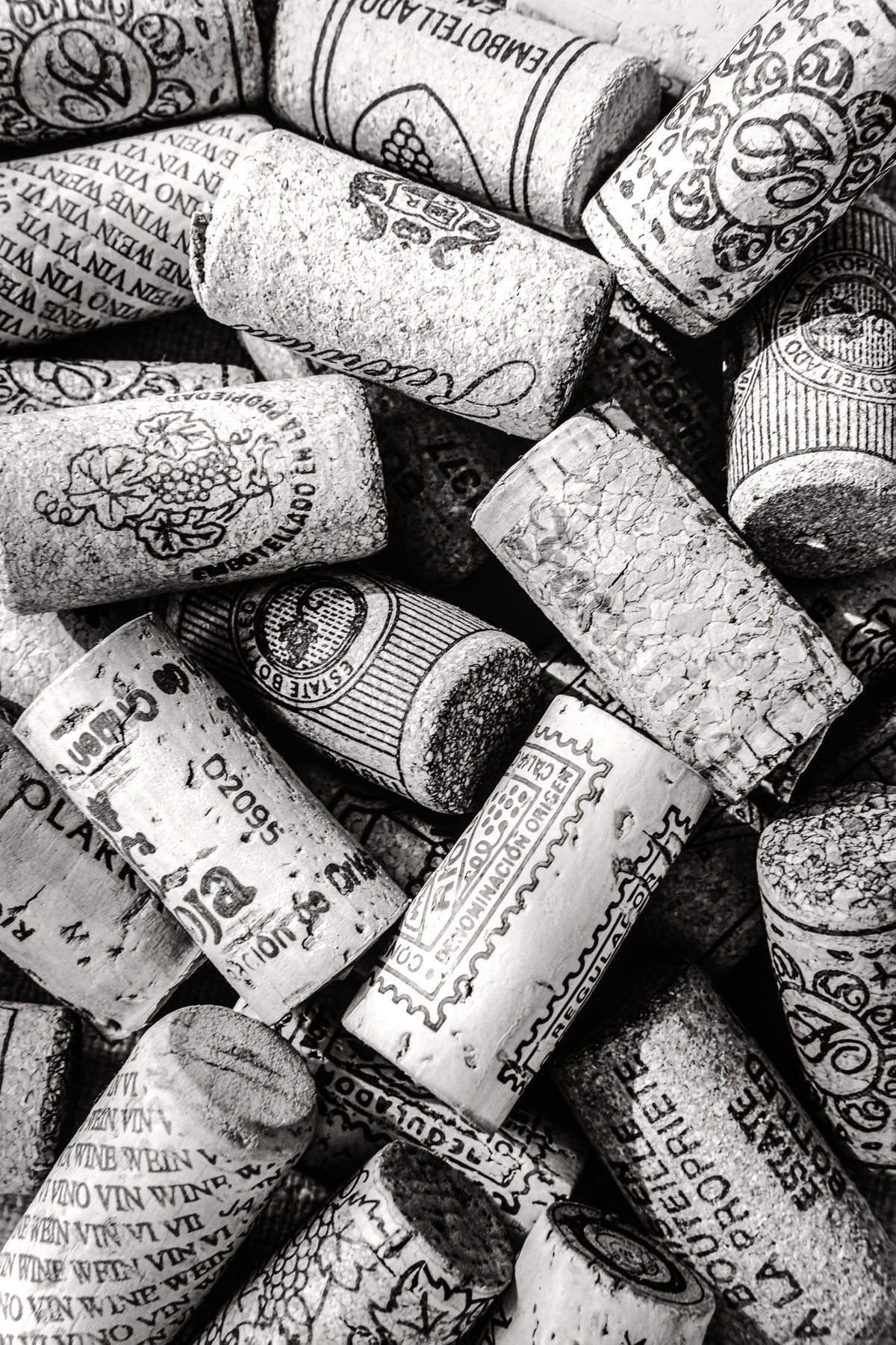 framedcanvas-print-wine-001-bw