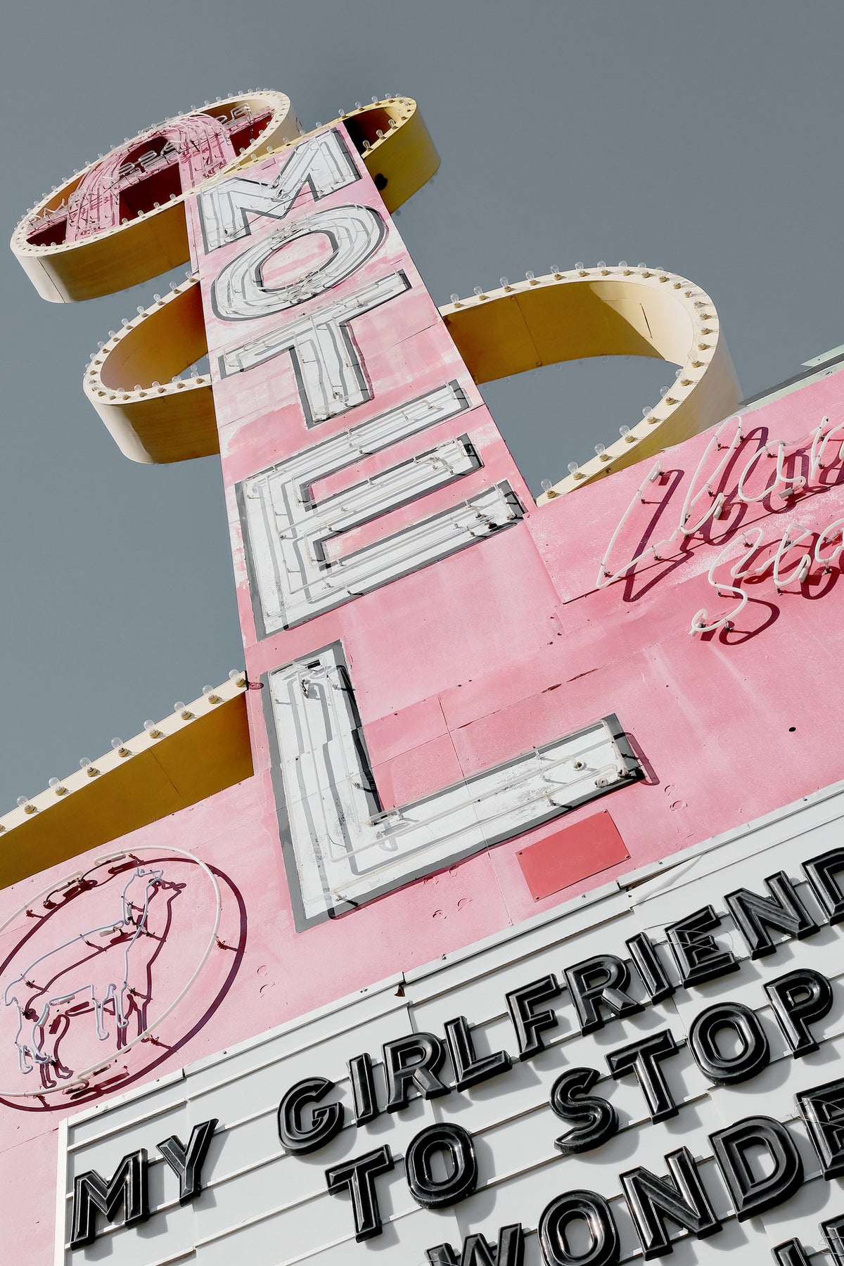 canvas-print-las-vegas-motel-neon-sign