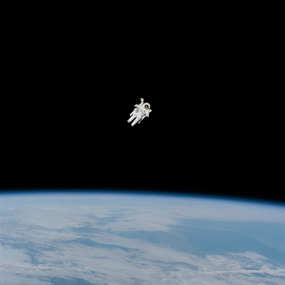 9-piece-aluminium-print-lonely-astronaut-in-space