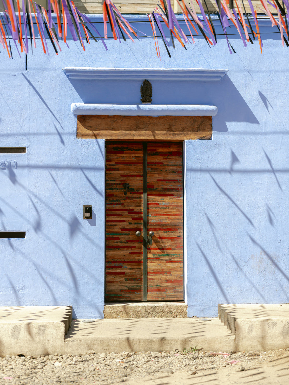aluminium-print-oaxacan-door-colorful-travel-photography-mexico