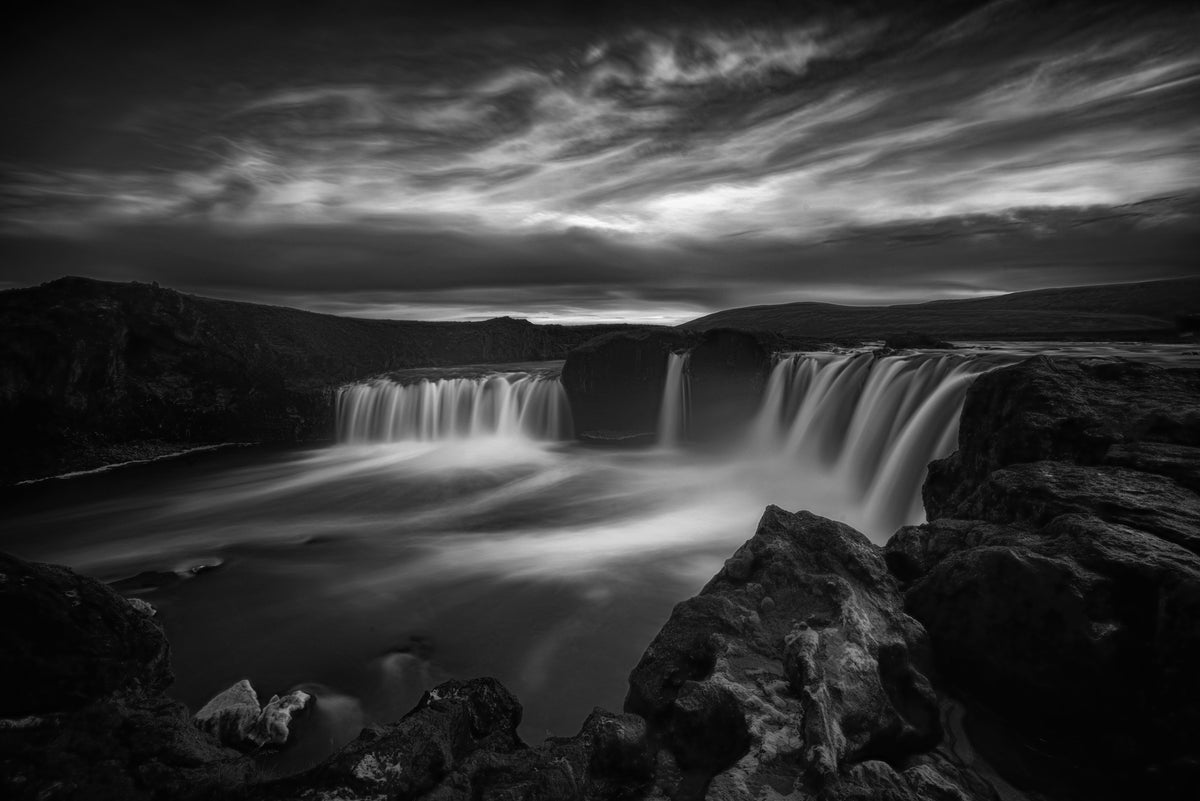 modern-3-piece-acrylic-print-dramatic-godafoss