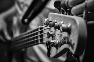 framedposter-print-close-up-guitarist