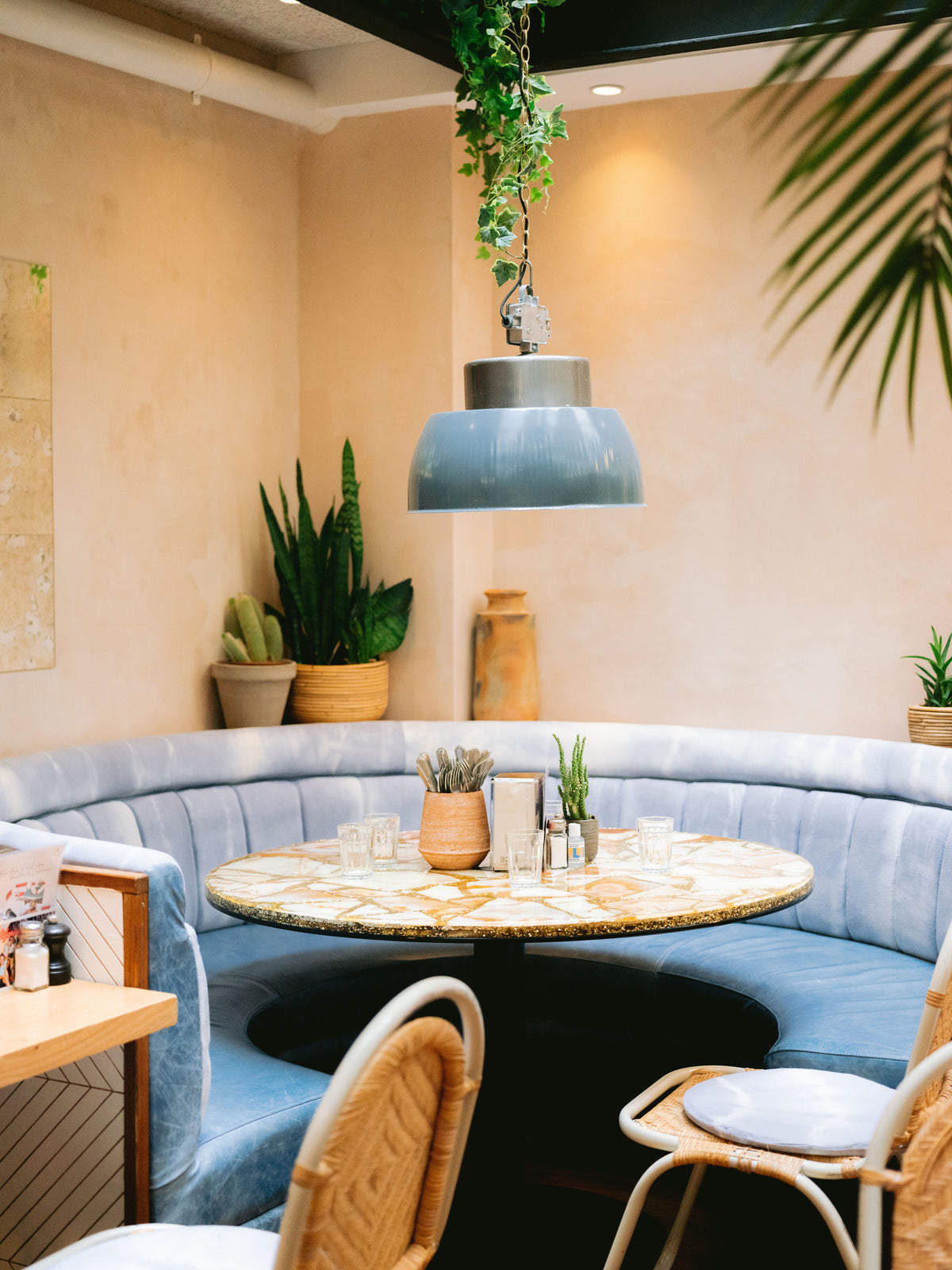 canvas-print-cozy-paris-cafe