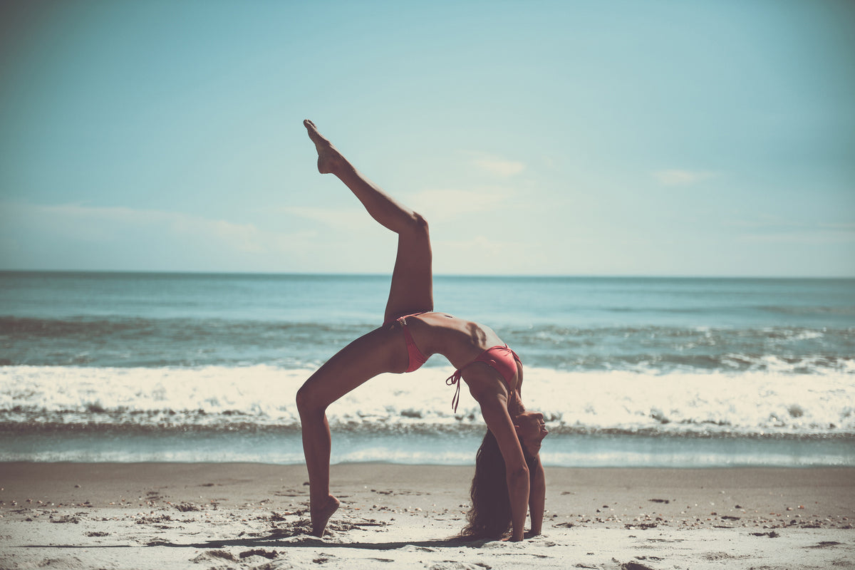 3-piece-aluminium-print-beach-gymnastics