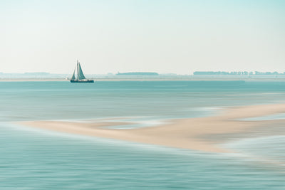 poster-print-passing-a-sandbank