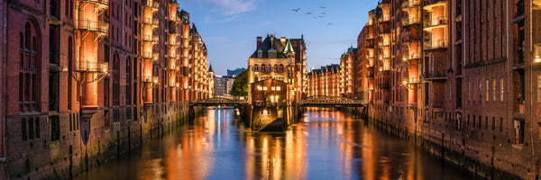 panoramic-3-piece-canvas-print-play-of-lights-over-the-harbor-canal