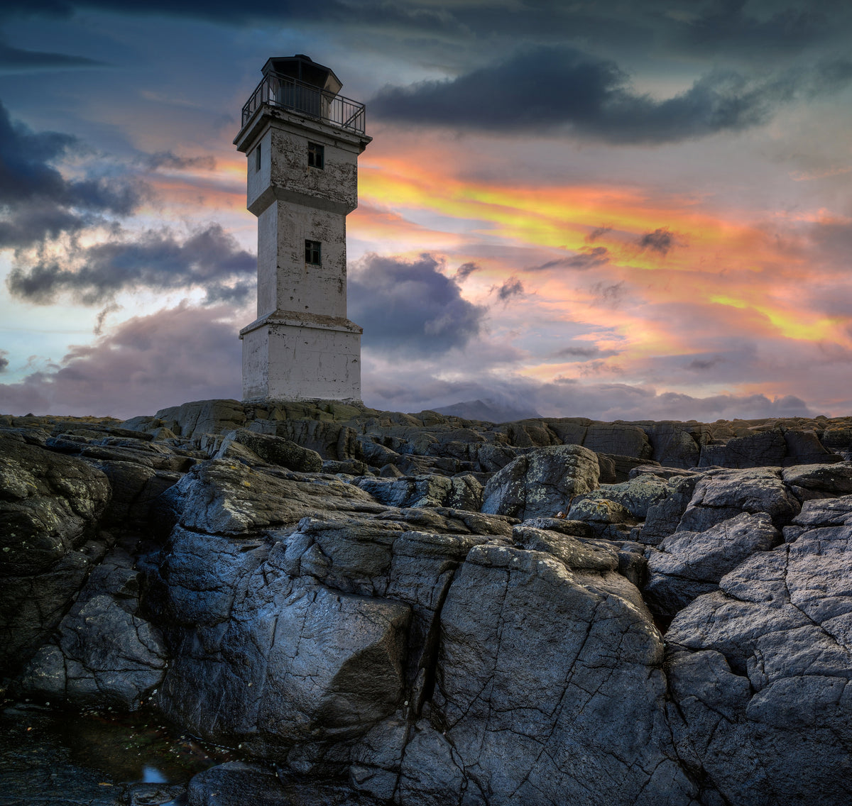 9-piece-aluminium-print-the-lighthouse-2