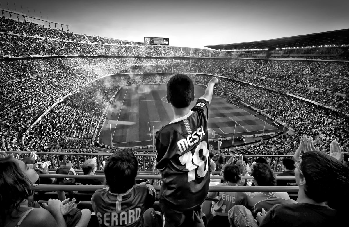modern-3-piece-canvas-print-cathedral-of-football