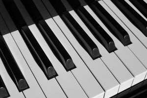 aluminium-print-close-up-piano