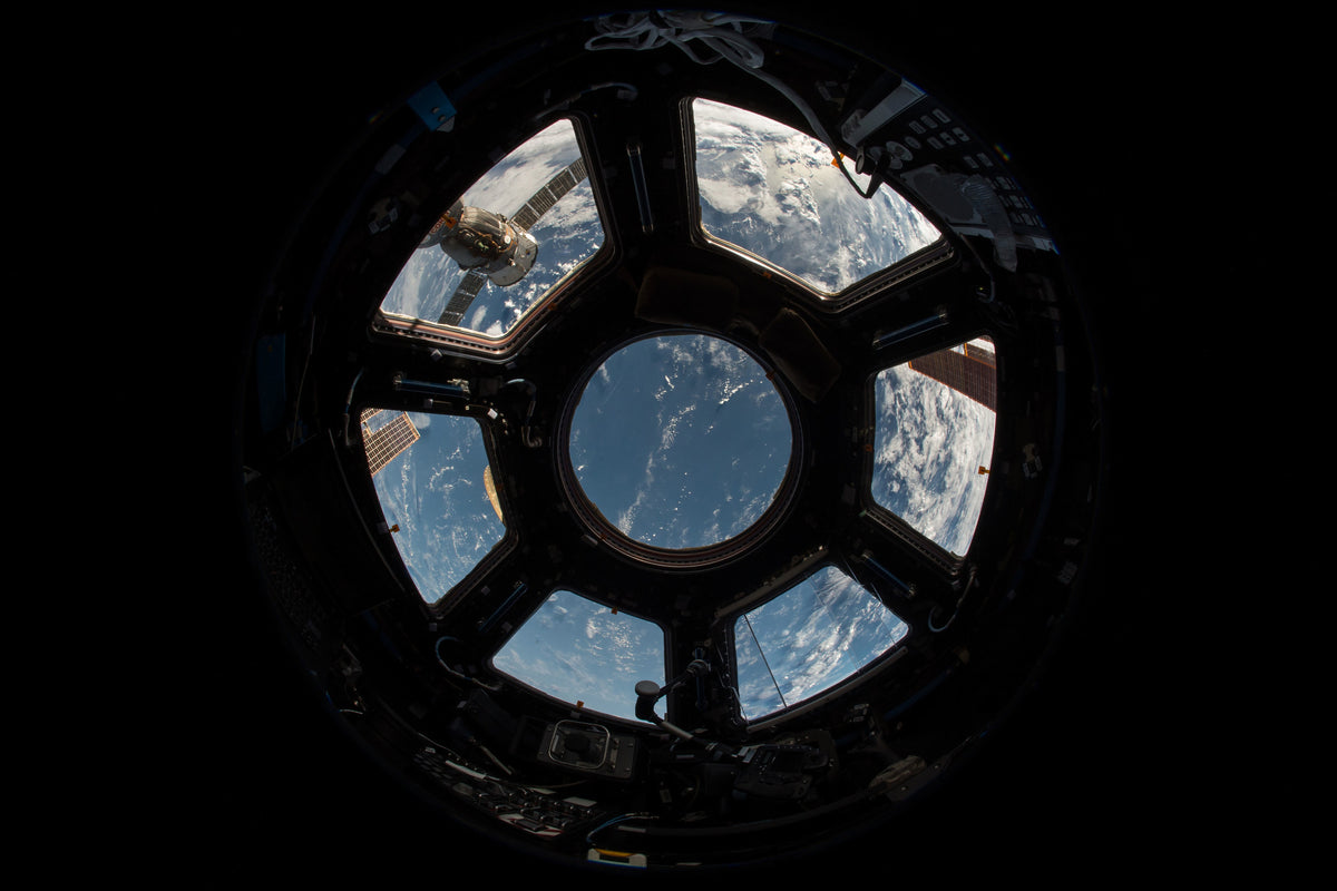 framedposter-print-a-look-from-the-iss