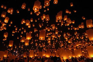 modern-3-piece-canvas-print-floating-lanterns