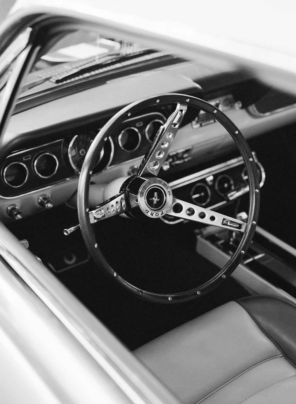 framedcanvas-print-classic-wheel-elegance