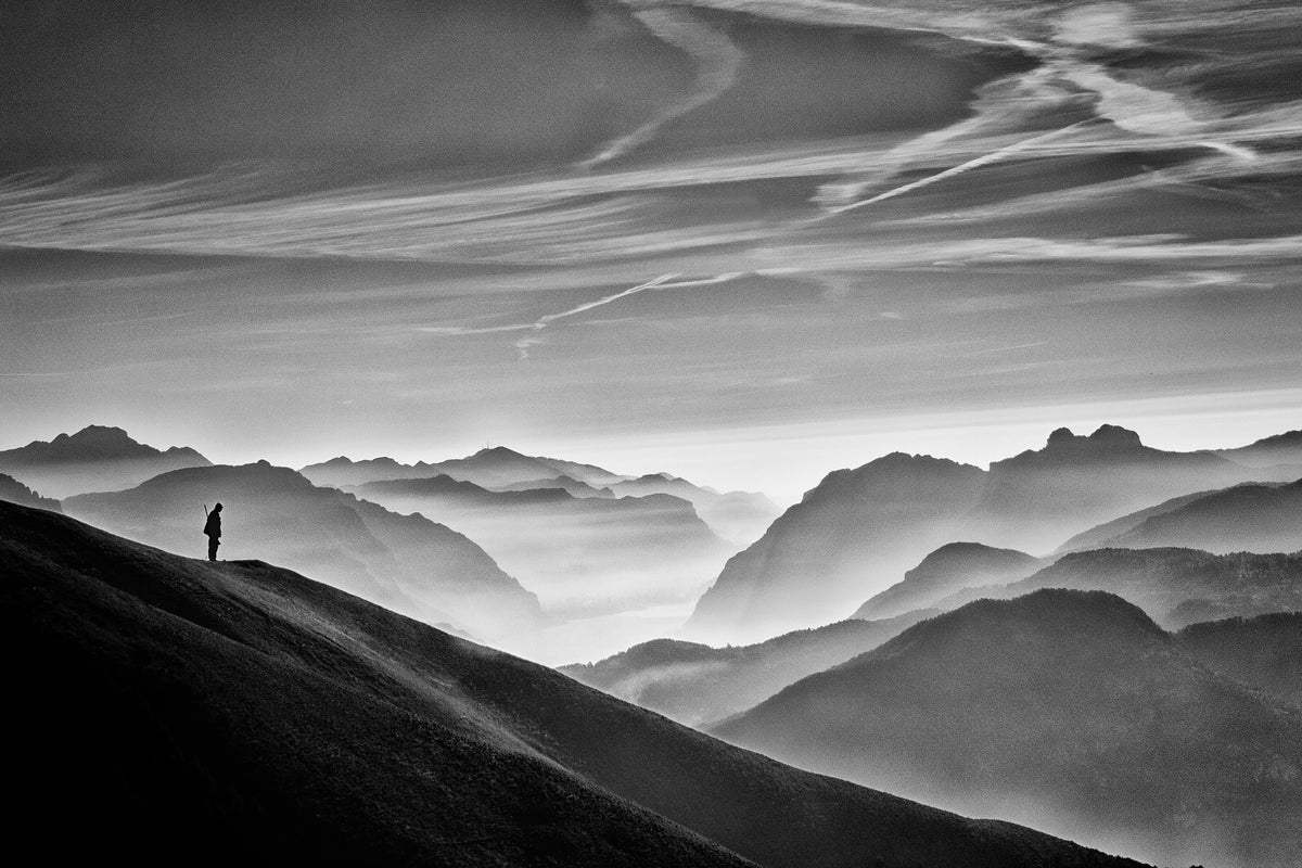 canvas-print-hunter-in-the-fog-bw-x