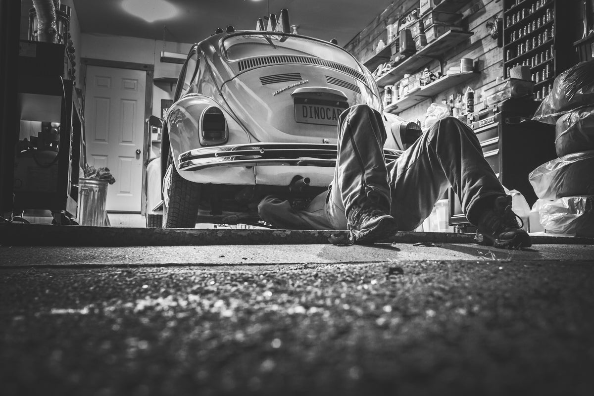 3-piece-canvas-print-oldtimer-repair