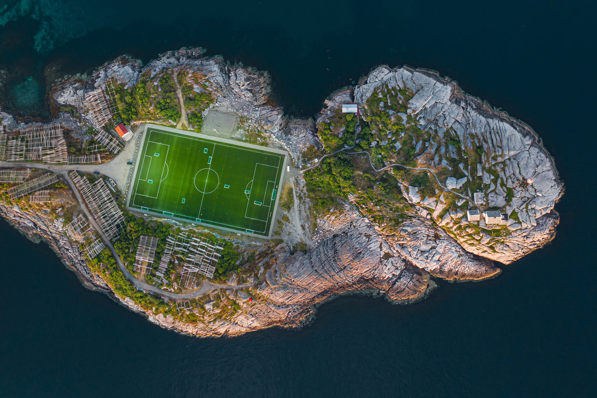 canvas-print-football-field-on-the-edge-of-the-world-x