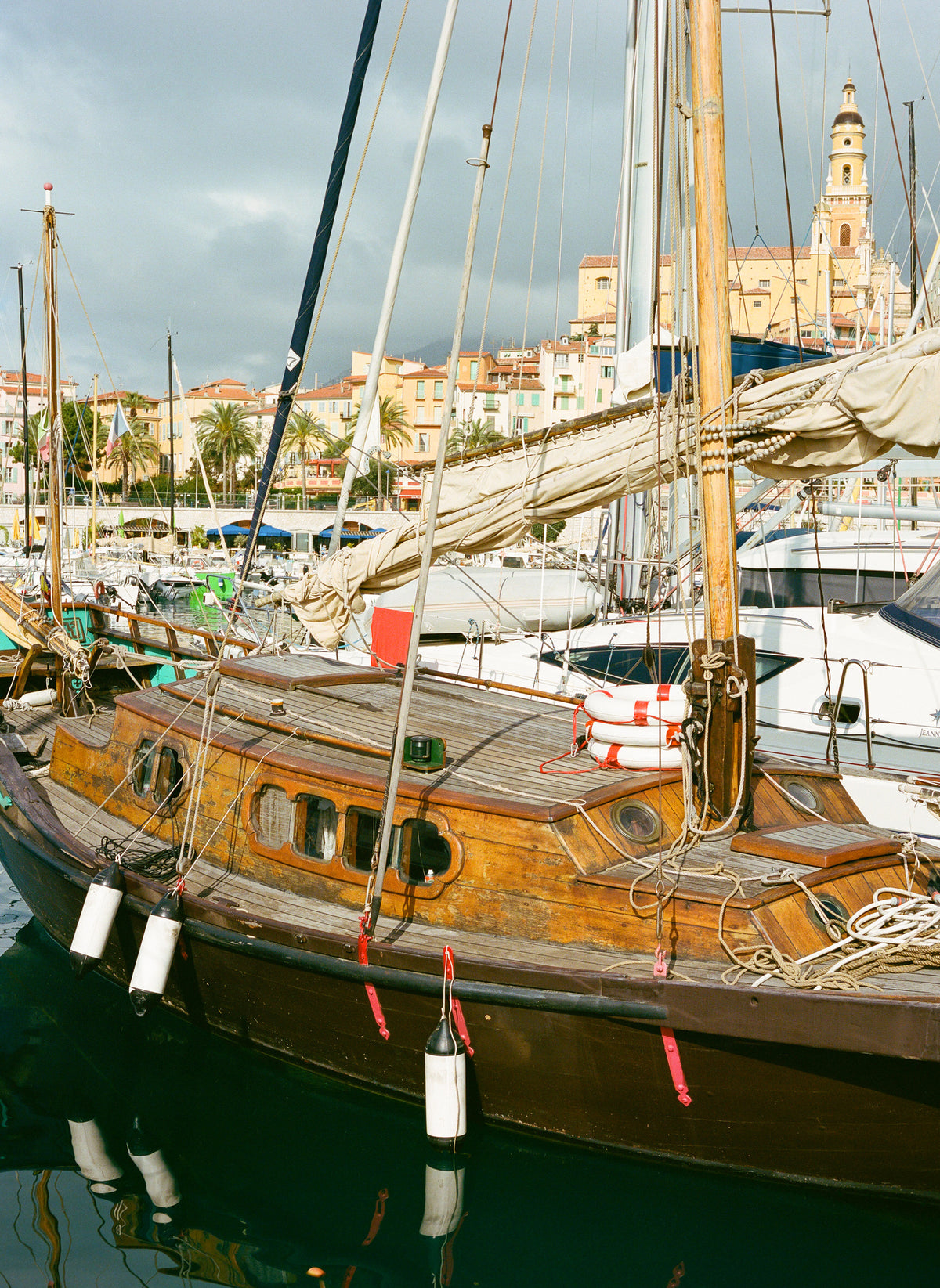 framedposter-print-menton-france-xv-on-film